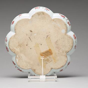 A famille rose flower shaped tray, Qing dynasty, Qianlong (1736-95).