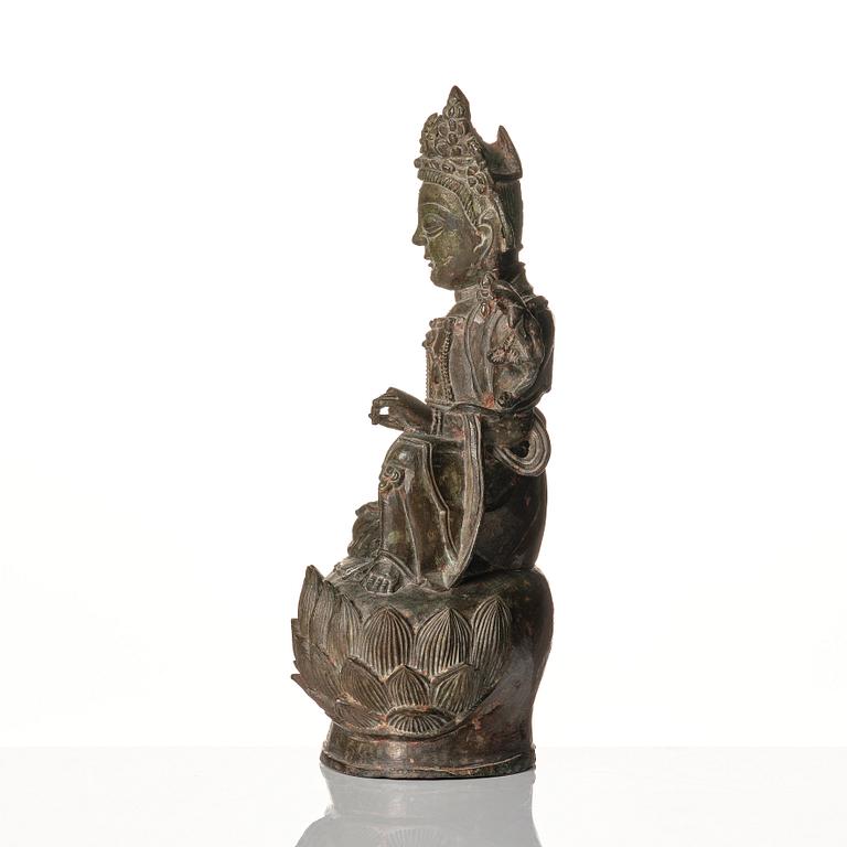 A bronze figure of Guanyin, late Ming dynasty (1368-1644).