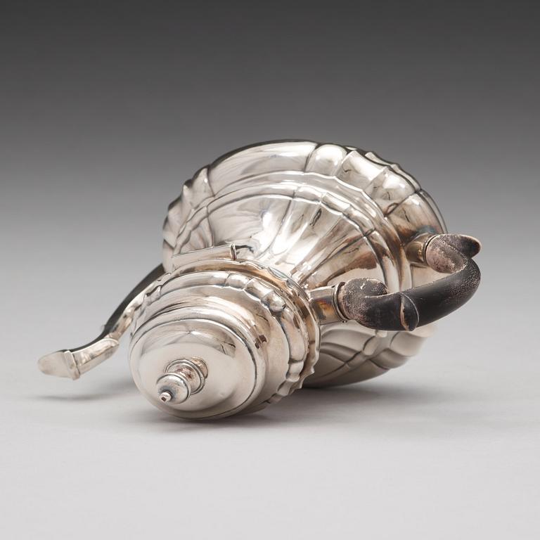 Olof Fernlöf, tekanna, silver, Göteborg 1734, senbarock.