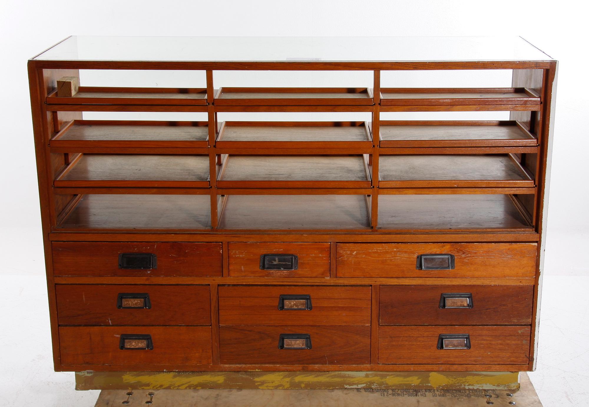 BUTIKSDISK, 1900-tal.