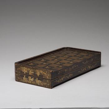 SCHATULL för spel, lack. Kanton, Qingdynastin, 1800-tal.