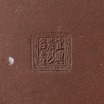 A Chinese square yixing teapot, early 20th century.