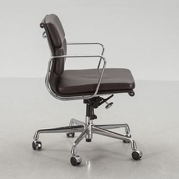 SKRIVBORDSSTOL, "Softpad/EA217", Charles & Ray Eames, Vitra, märkta.