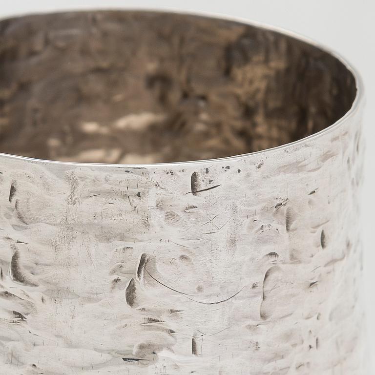 Tapio Wirkkala, four silver beakers, and a rosewood and sterling silver tray, Kultakeskus, Hämeenlinna 1973-74.