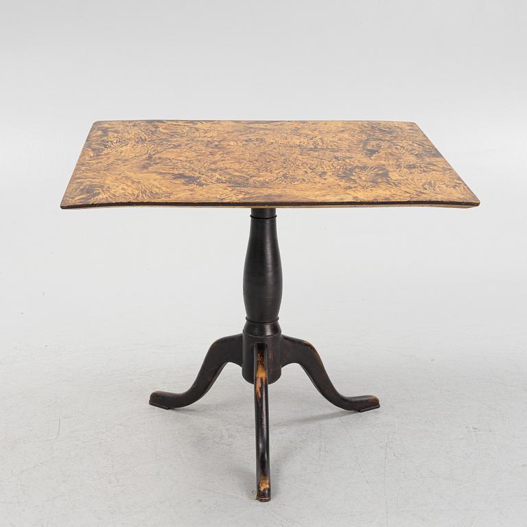 A folding table, around the year 1800.