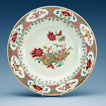 A famille rose basin, Qing dynasty, Yongzheng (1723-35).