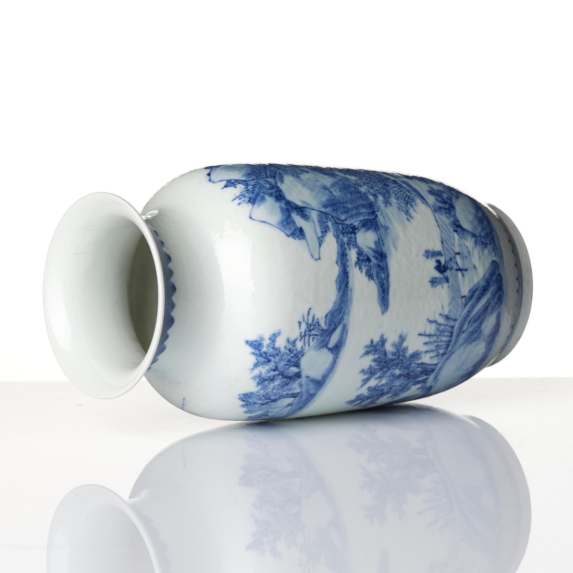 A blue and white 'landscape' vase, Qing dynasty, 19th century.