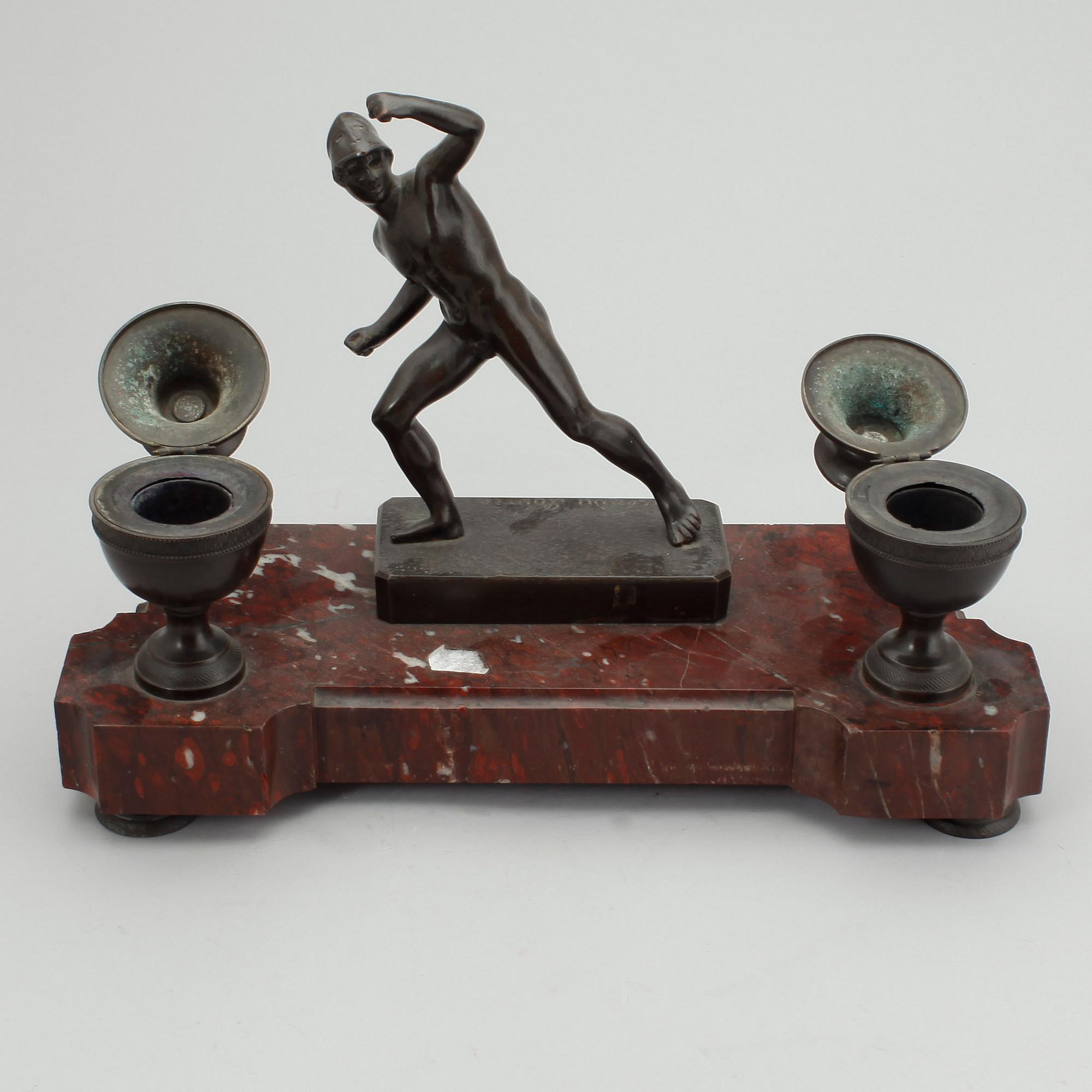 BORDSUPPSATS, marmor och brons, empiretyp, 1800-tal, bär otydl. signatur.