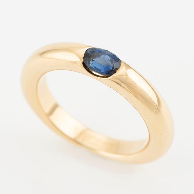 Cartier, ring, "Ellipse", 18K gold with faceted sapphire.