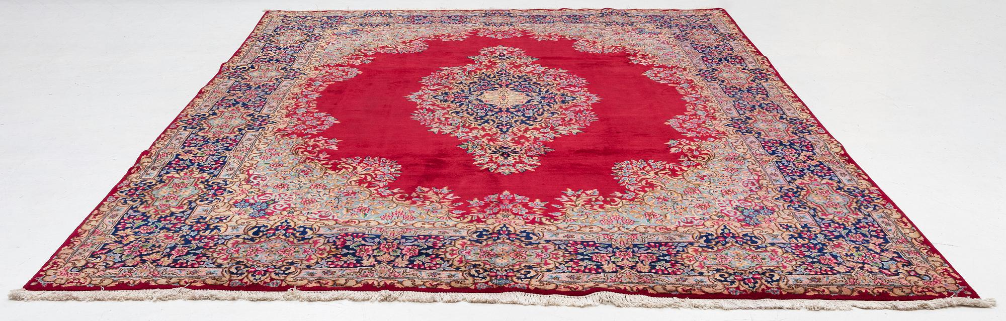 Carpet, Kirman Laver, semi-antique, 392 x 296 cm.