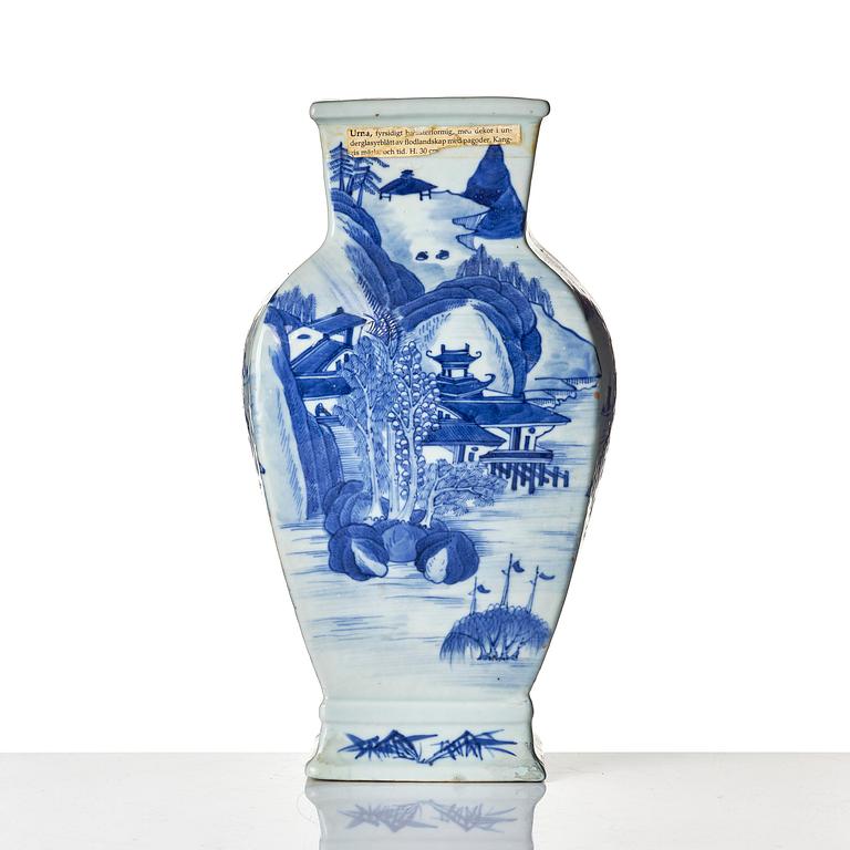 A blue and white 'landscape' vase, Qing dynasty, 19th century.