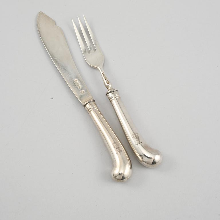 FISKBESTICK, 30 delar, Hunt & Roskell, London, 1899, vikt 2099 g.