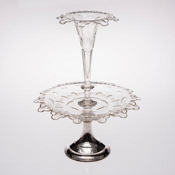 UPPSATSSKÅL / PRAKTSKÅL, slipat glas samt silverfot, stämplad Holland 1881.
