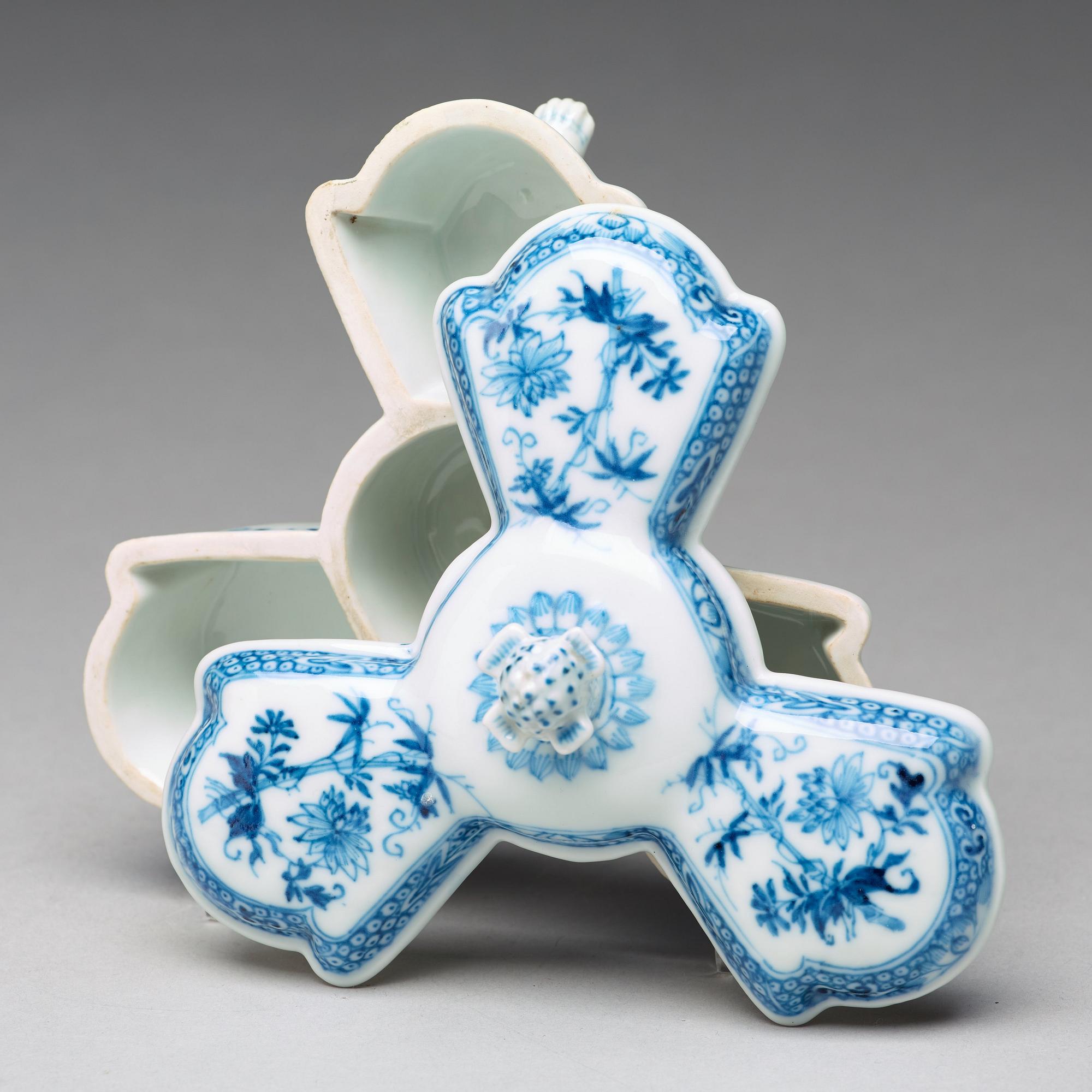 A blue and white cruet stand, Qing dynasty, Qianlong (1736-95).