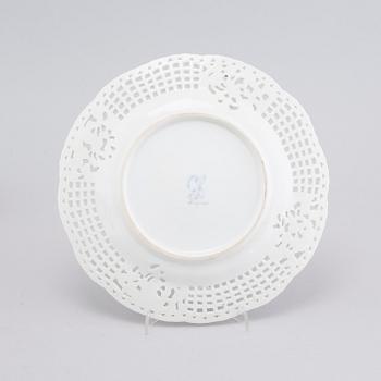 16 similar pieces of porcelain table ware, by Sächsische Porzellan-Manufaktur Dresden, 20th cenutry.