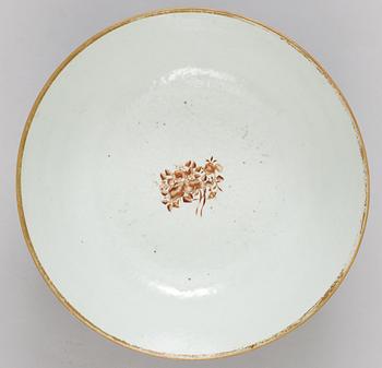 A large enamelled punch bowl, Qing dynasty, Jiaqing (1796-1820).