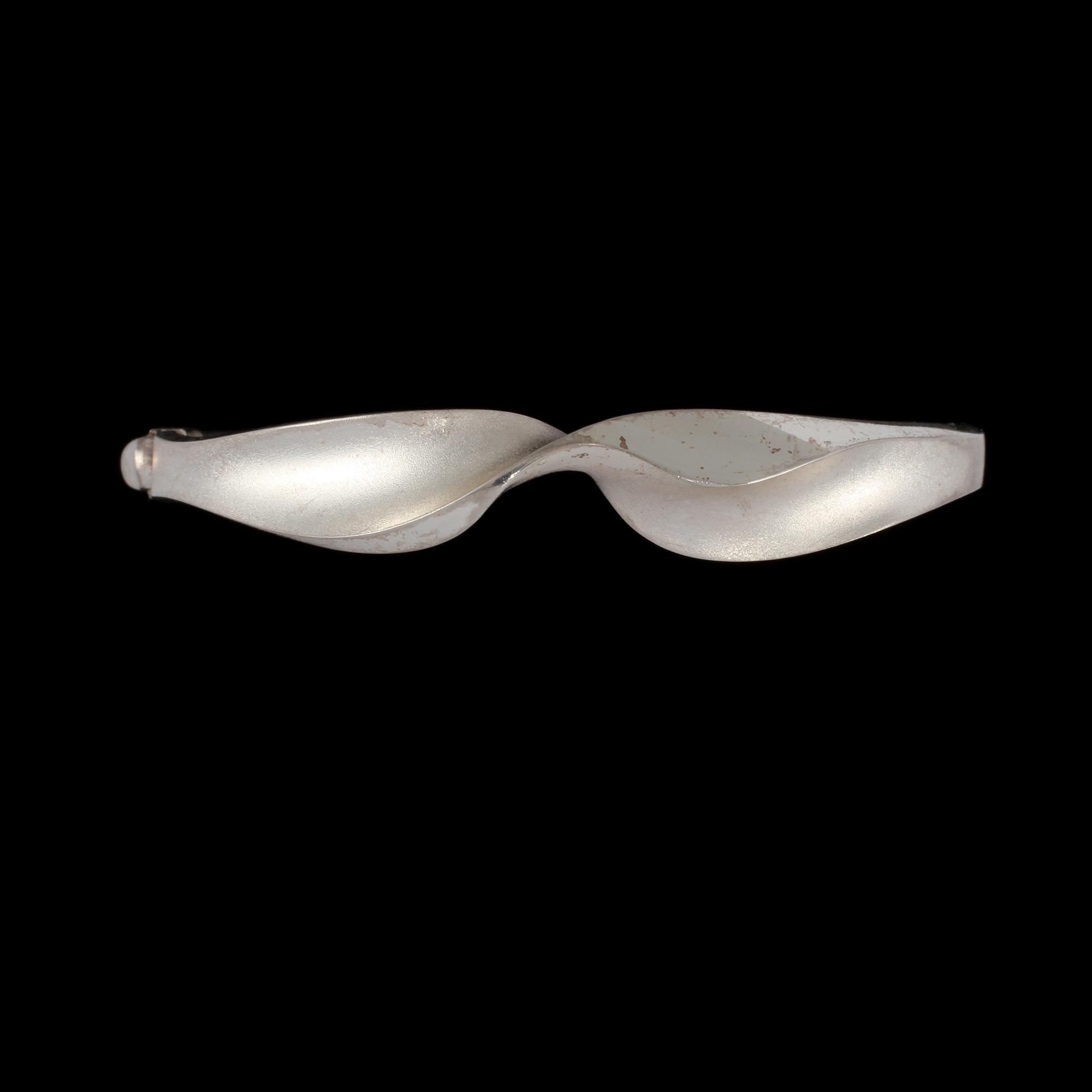 ARMRING SAMT RING, sterlingsilver, Matti Hyväninen, Finland. Vikt 18 g.