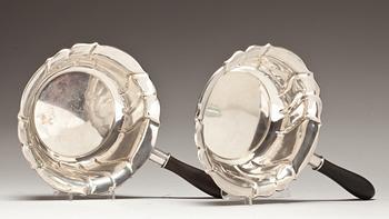KAROTTER, ett par, silver. G.A. Dahlgren, den ena 1911. Total vikt ca 812 g.