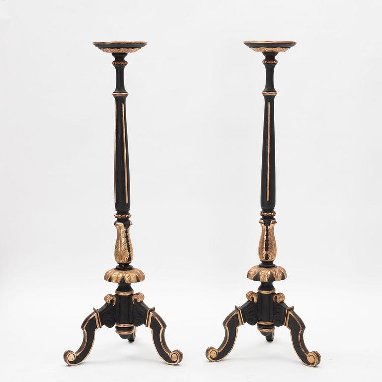 A pair of gueridons, 20th Century.