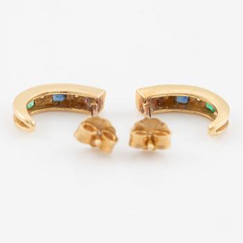 Ring, samt ett par örhängen, 18K guld med små rubiner, smaragder, safirer och diamanter.