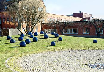 ULLA & GUSTAV KRAITZ, klot, 3 st, delar av verket "Kontrapunkt", Fogdarp, Förslövsholm.