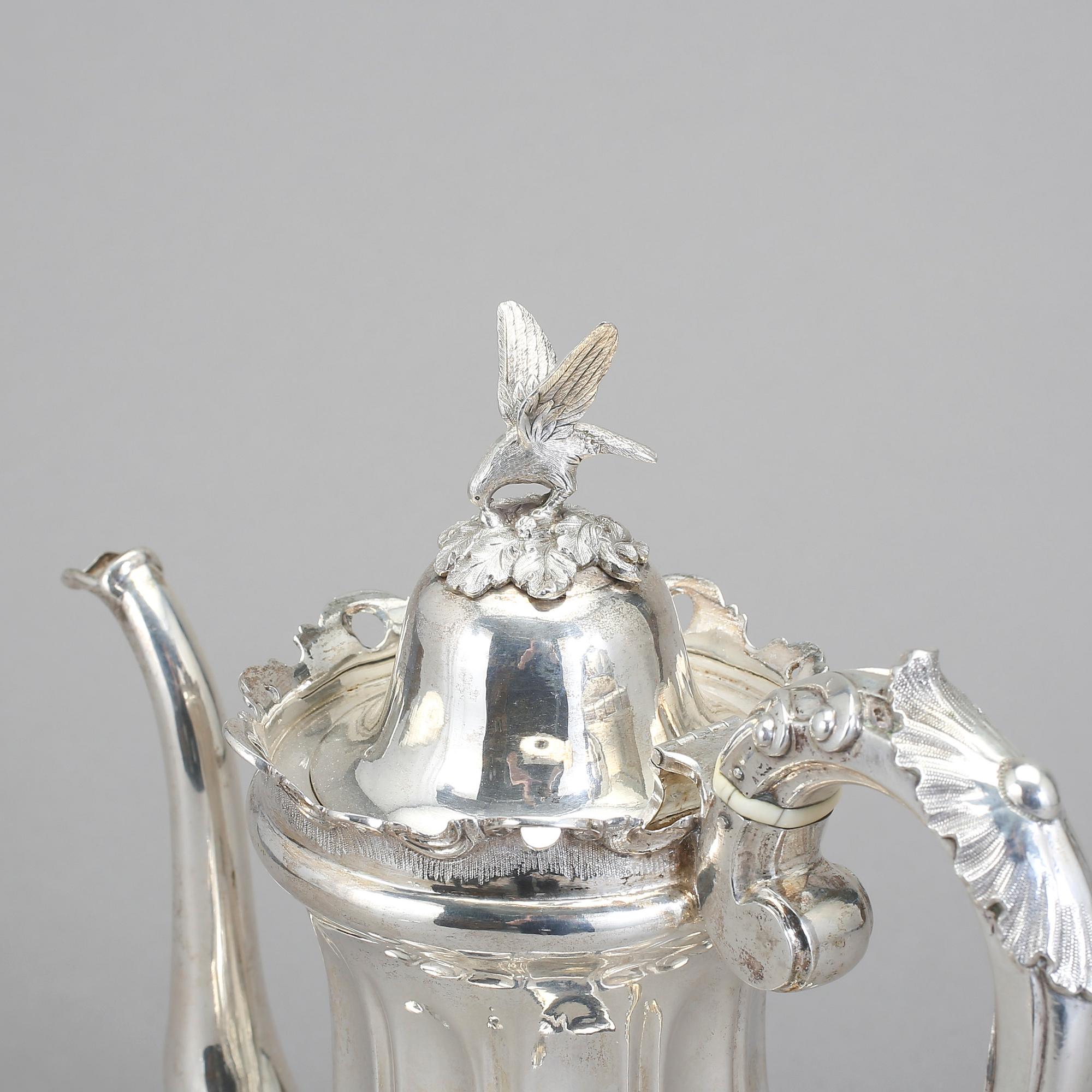 KAFFEKANNA, silver, nyrokoko, Stockholm, 1855. Vikt ca 1035 gram.