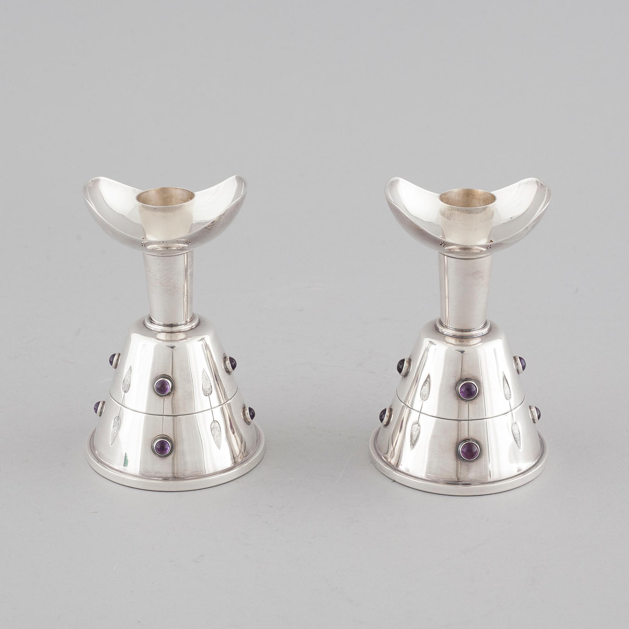 A pair of candleholders by Tage Göthlin in silver for Tesi, Gothenburg, year 1956. Weight in tot 580 gram.