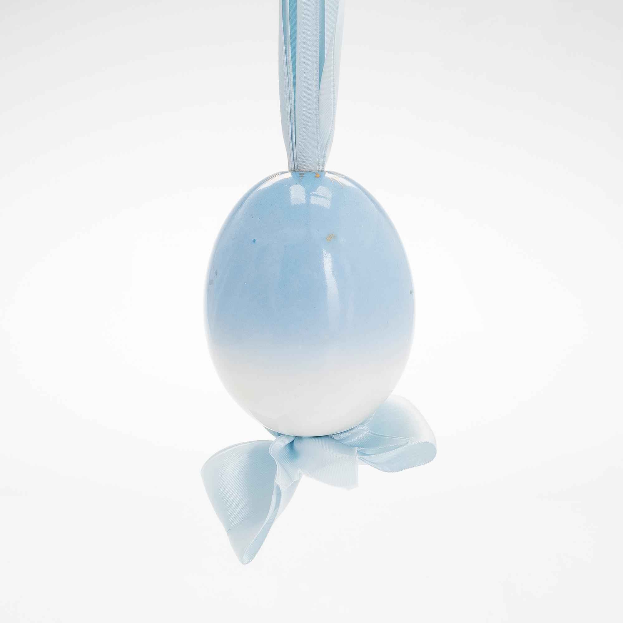 A porcelain easter egg, likely Kuznetsov, early 20th century.