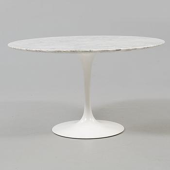 SOFFBORD, Eero Saarinen, "Tulip", Knoll International, USA, 1900-talets andra hälft.
