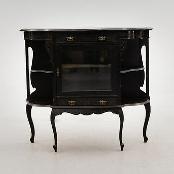 VITRINSKÅP, England, 1900-talets första hälft.