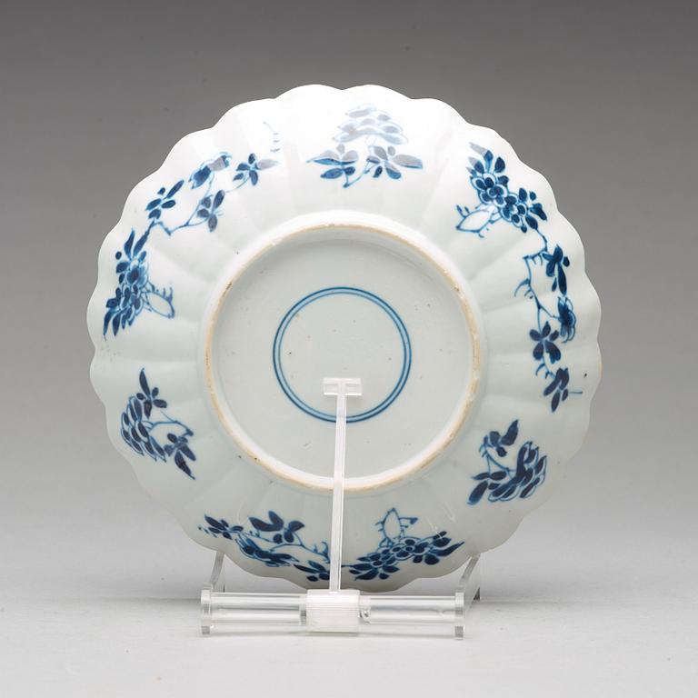 An imari verte dish, Qing dynasty, Kangxi (1662-1722).