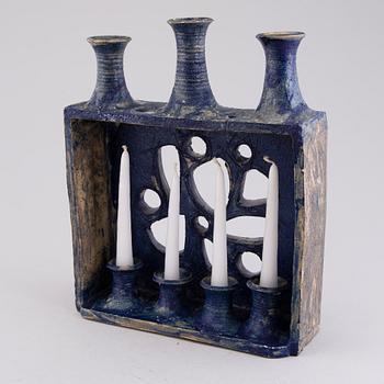 EIJA KARIVIRTA, kandelaber/ skulptur, stengods, signerad Eija Karivirta, Finland.