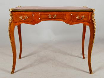 SKRIVBORD, rokokostil, 1900-talets andra hälft.