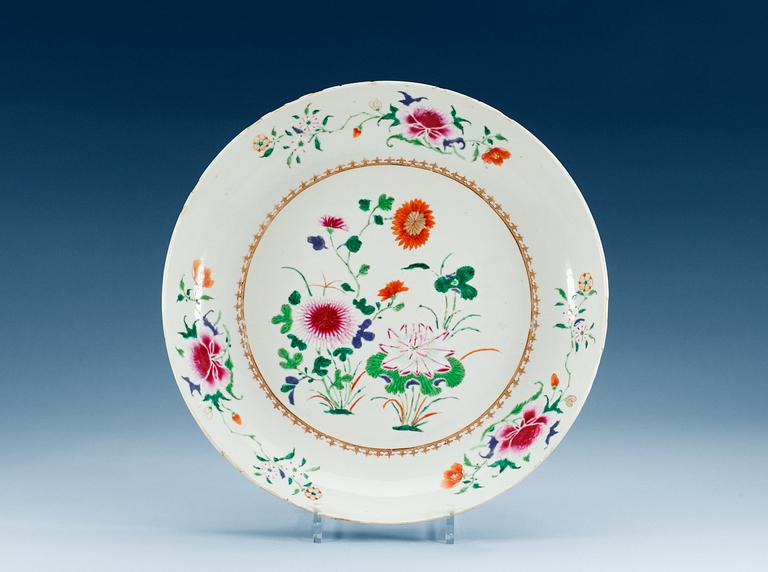 A famille rose charger, Qing dynasty, Qianlong (1736-96).