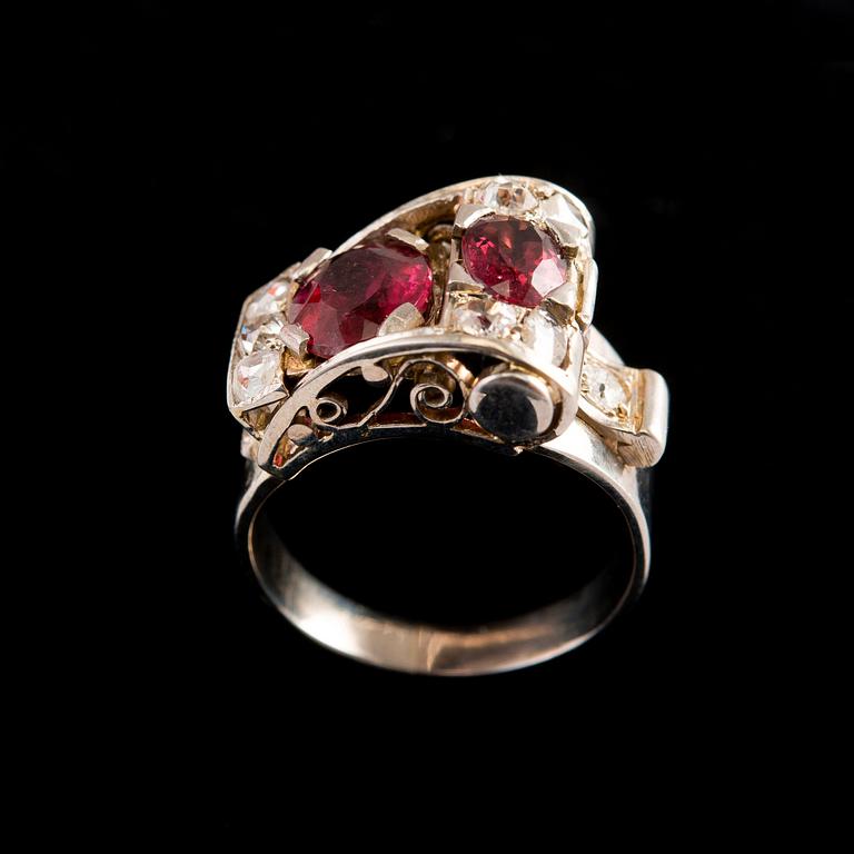 A RING, old- and rose cut diamonds c. 0.75 ct. Tourmalines. 18K gold. France 1930 s. Size 17,5, weight 7,7 g.