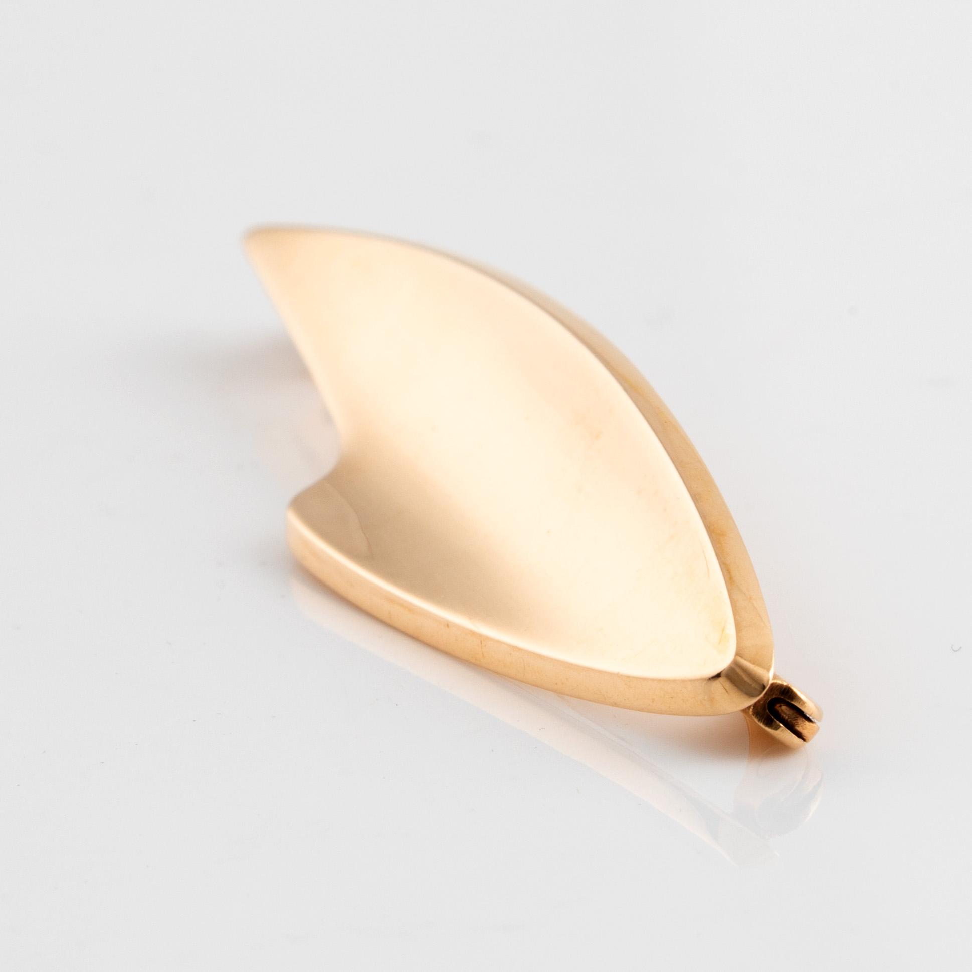 Bent Knudsen, 14K gold, stylised leaf brooch, Denmark 1960's.