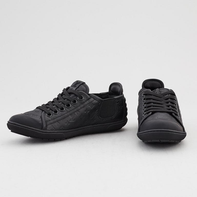 LOUIS VUITTON, a pair of sneakers, size 35,5.