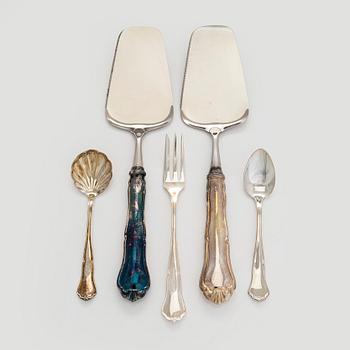 An 118-piece set of 'Chippendale' silver cutlery, Finnish hallmarks. In cutlery box.