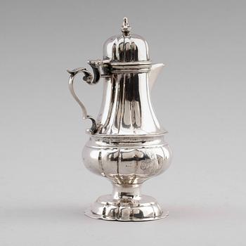 KANNA, silver, möjligen Tyskland, 1800-tal. Vikt ca 143 gram.