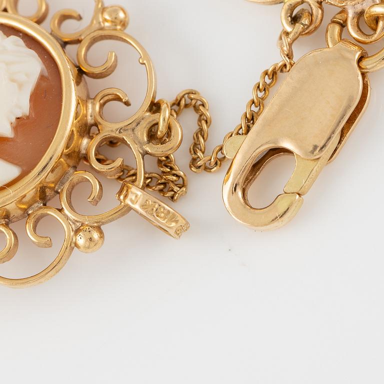 Armband, 18K guld med snäckskalscamé.