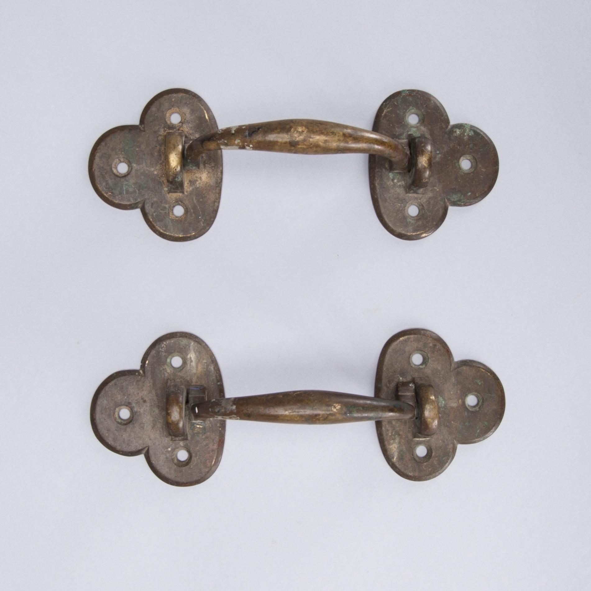 HANDTAG, ett par, brons, 1700-tal.