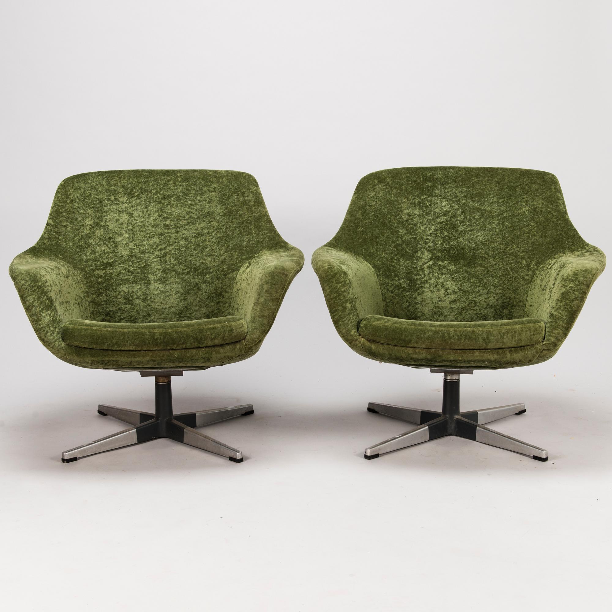OLLI MANNERMAA, A PAIR OF ARMCHAIRS, "Vista", manufacturer Martela, 1970s.