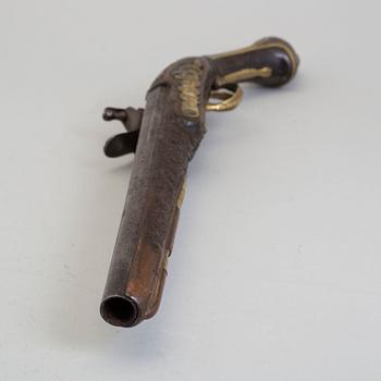 FLINTLÅSPISTOLER, 2 st, 1700-tal, för den orientaliska marknaden.