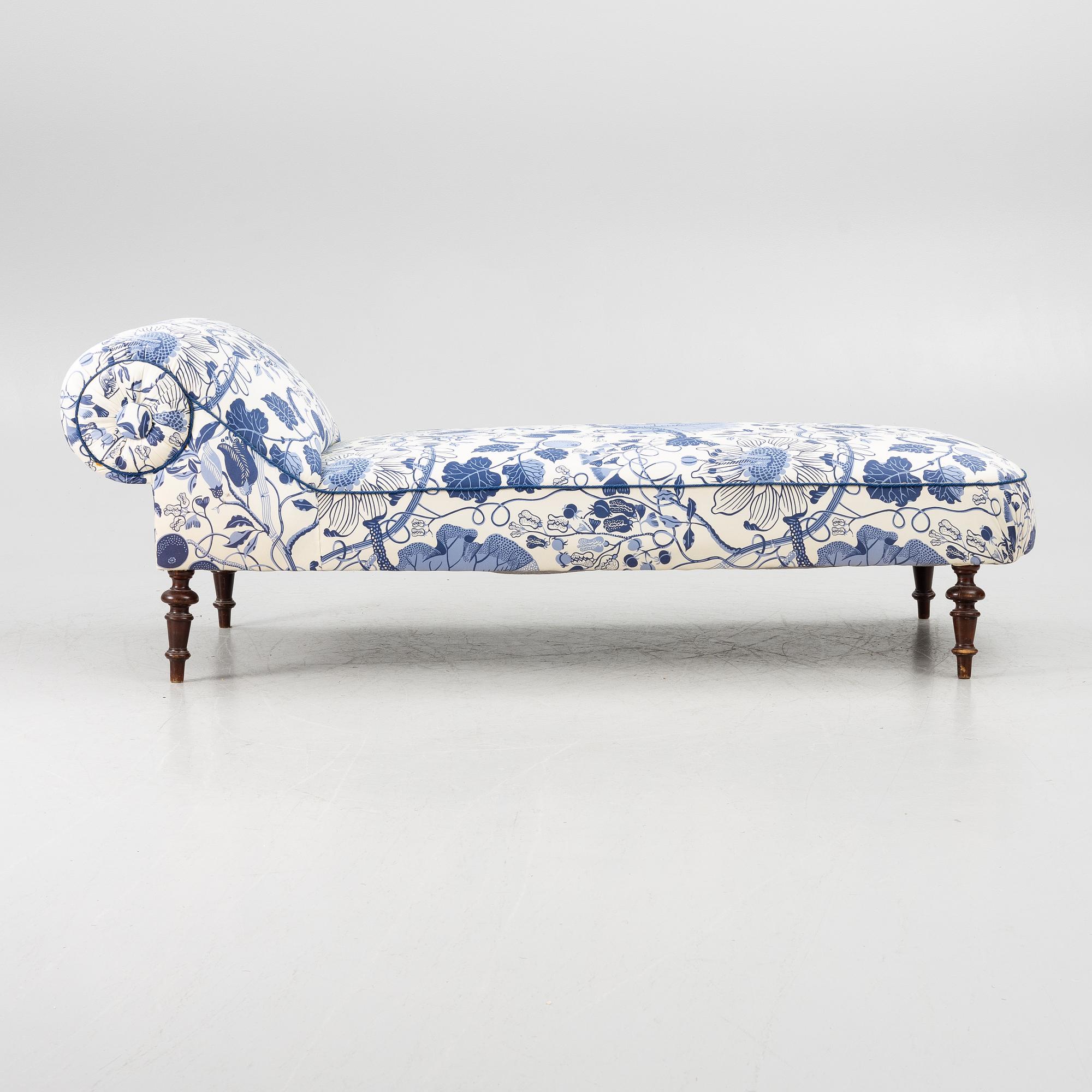 A chaise longue, circa 1900.