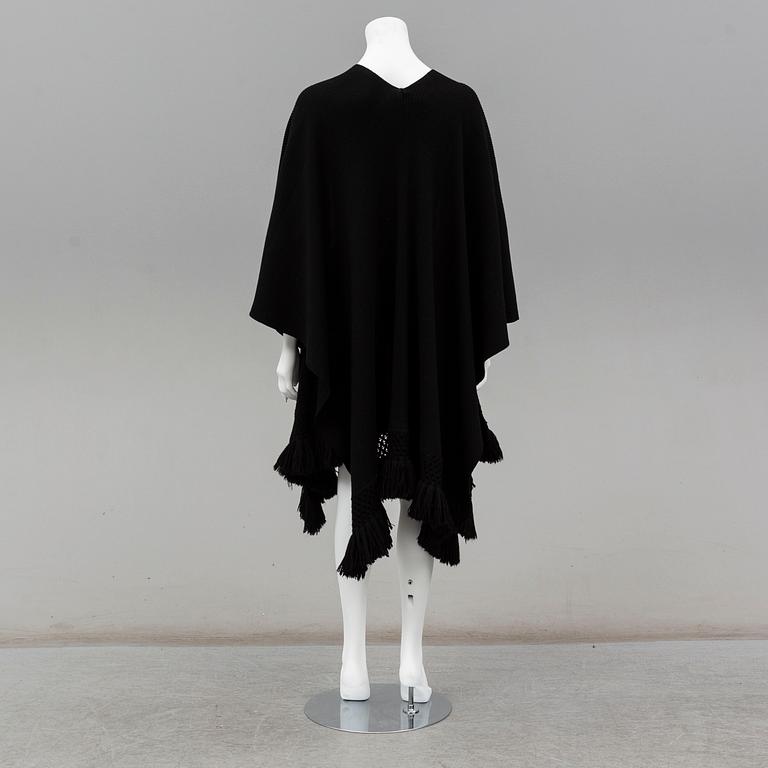 LOUIS FÉRAUD, a wool shawl.