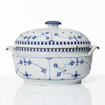 Terrin med lock, porslin, Royal Copenhagen, "Musselmalet", tidig modell, 1800-tal.