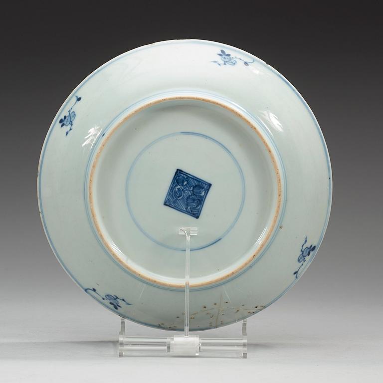A blue and white dish, Qing dynasty, 18th century.