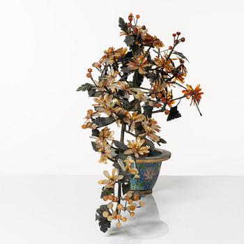 Decoration tree, stone, with pot in cloisonné, China, 20th century.