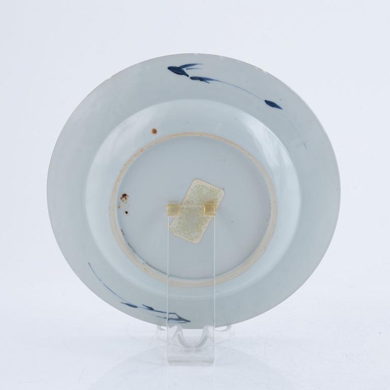 A blue and white serving dish, turren stand and plate, export porcelain, China, 18th century.