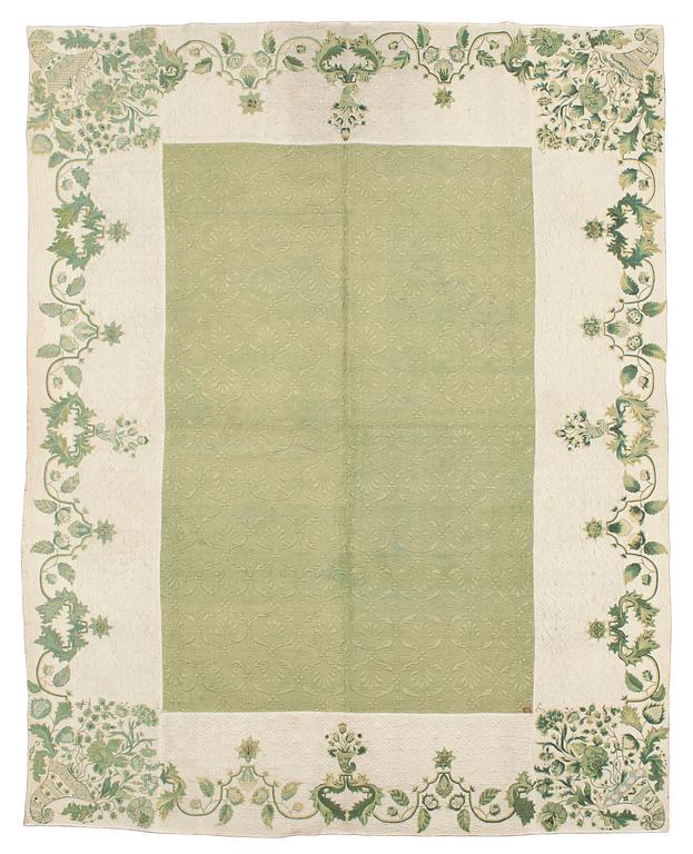 TÄCKE, matelasserat och broderat siden. 229 x 183 cm. Sverige 1700-talets andra hälft.